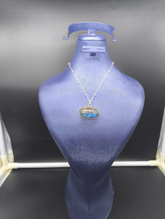 Labradorit Taşlı Gümüş Kolye